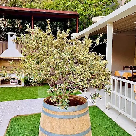 Karteros Hotel מלון
