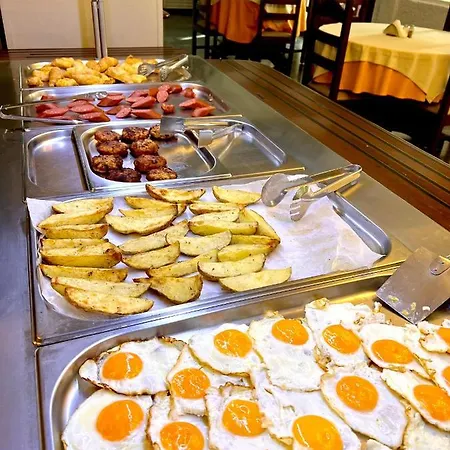 מלון Karteros Hotel
