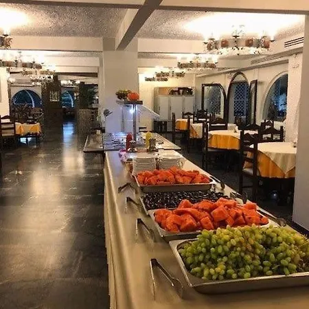 Karteros Hotel 3* קרטרוס