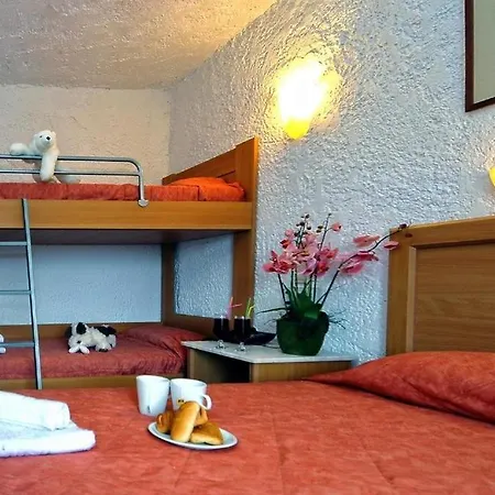 מלון Karteros Hotel 3*