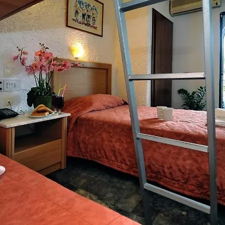 Karteros Hotel מלון 3*
