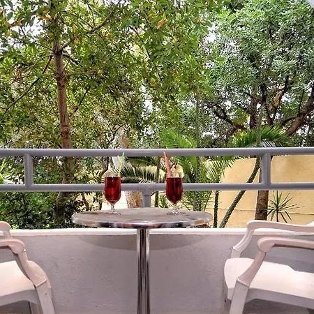 Karteros Hotel מלון