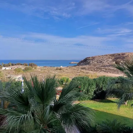 Karteros Hotel מלון 3*