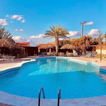 Karteros Hotel 3* קרטרוס