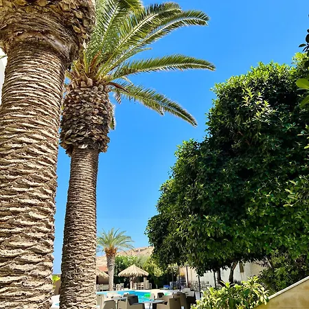 מלון Karteros Hotel