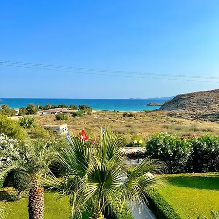 מלון Karteros Hotel