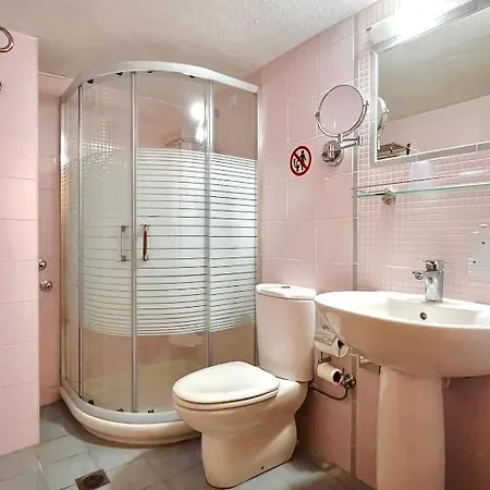 מלון Karteros Hotel 3*