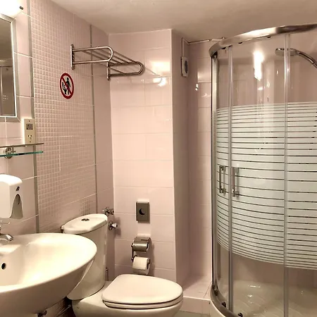 Karteros Hotel מלון 3*
