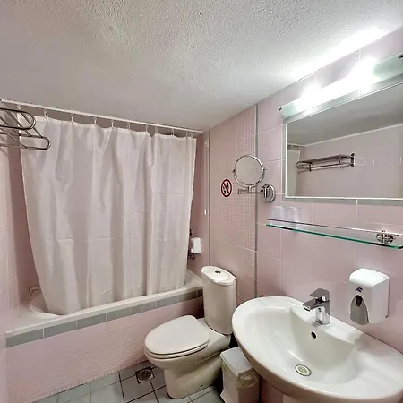 מלון Karteros Hotel 3*