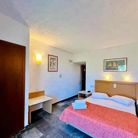 Karteros Hotel 3*