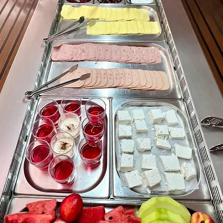 מלון Karteros Hotel קרטרוס
