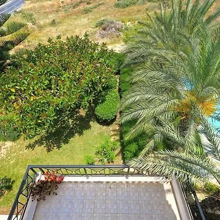Karteros Hotel מלון 3*