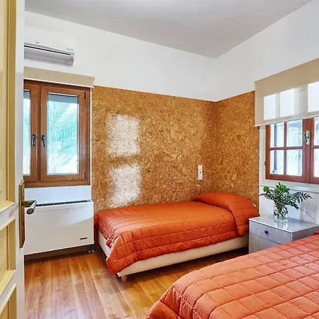 Karteros Hotel מלון 3*