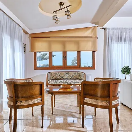 מלון Karteros Hotel 3*